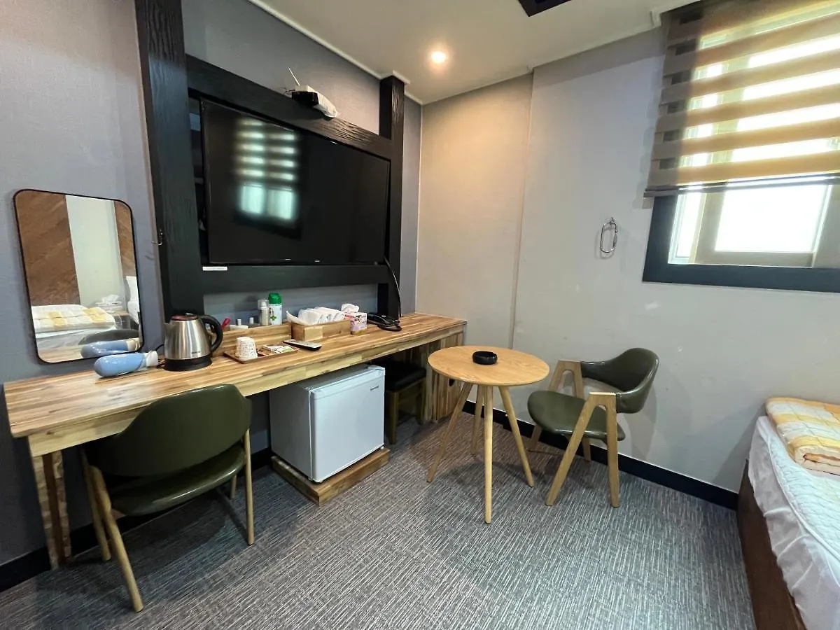 Maldives Hotel & Hostel Pusan