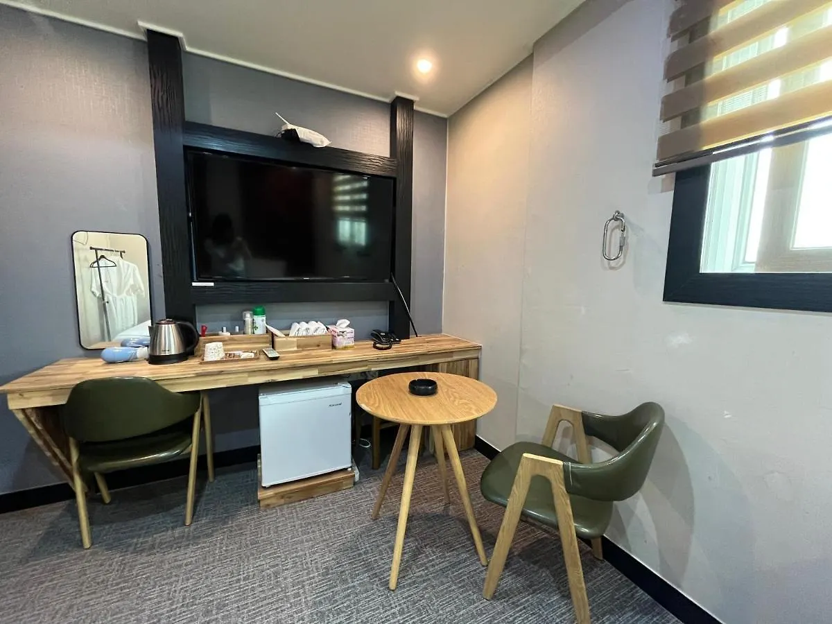 Maldives Hotel & Hostel Busan