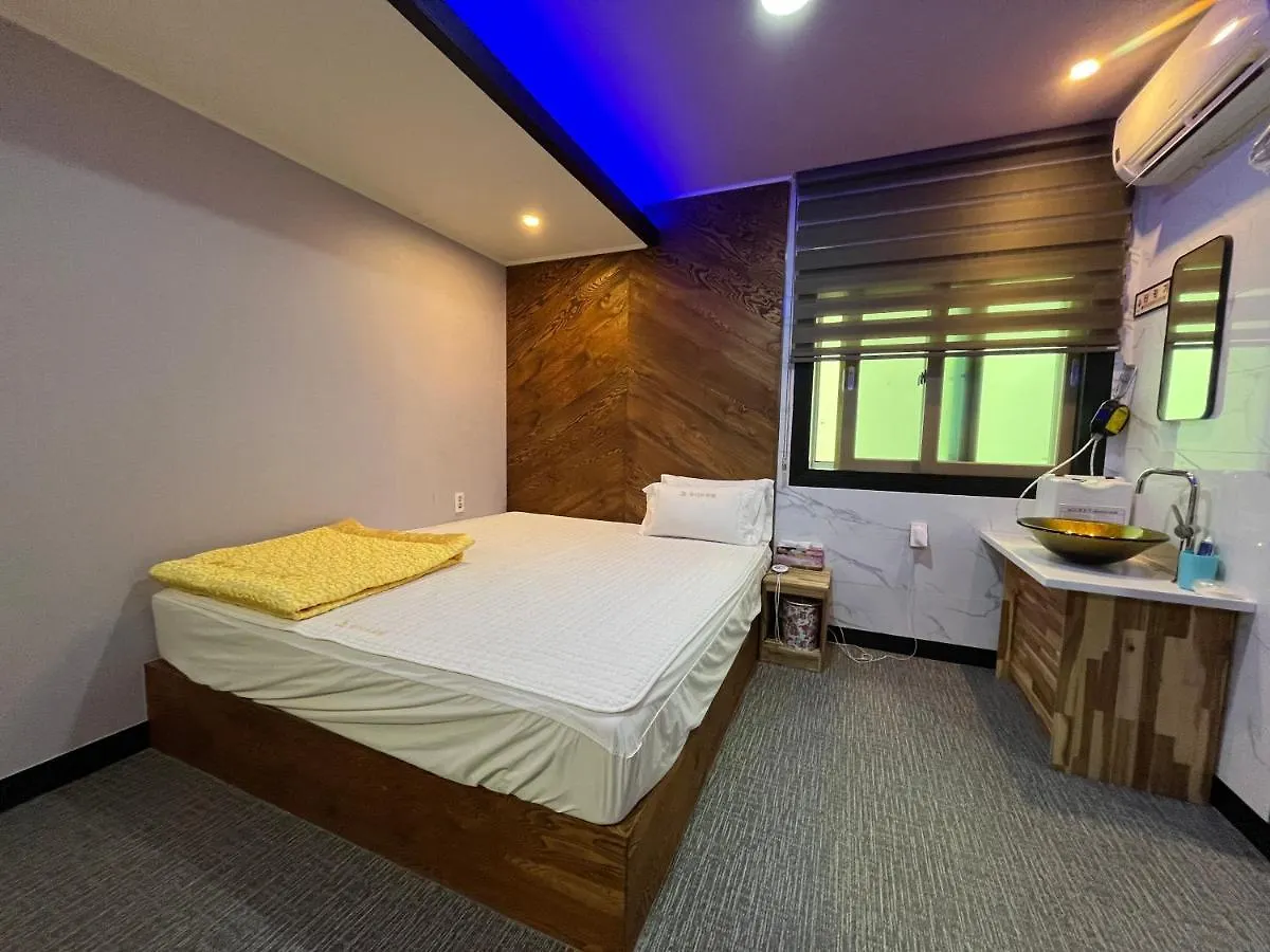 Maldives Hotel & Hostel Busan