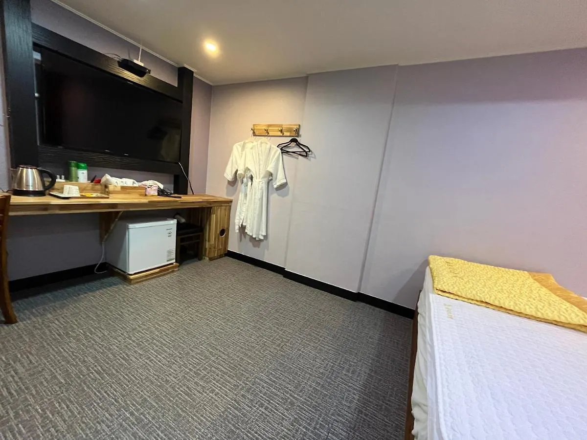 Maldives Hotel & Hostel Busan