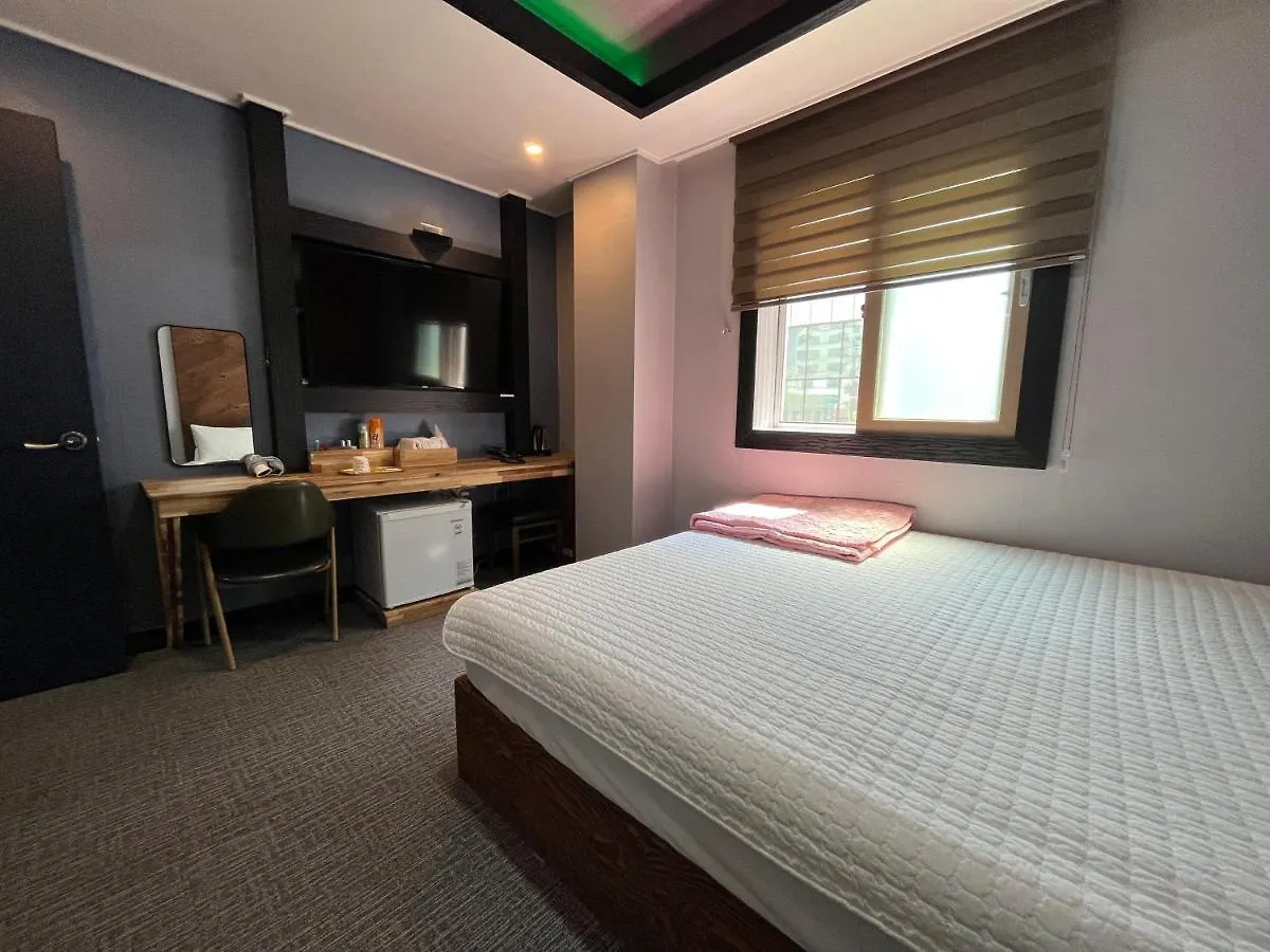 Maldives Hotel & Hostel Busan