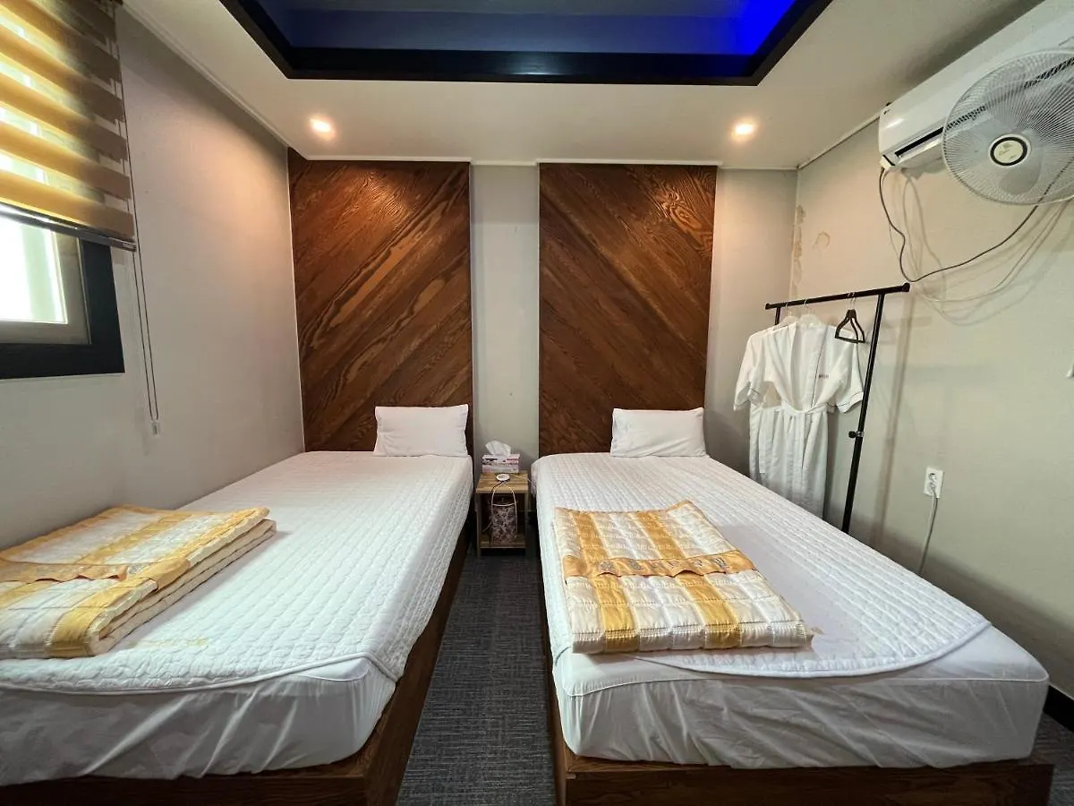 Maldives Hotel & Hostel Busan
