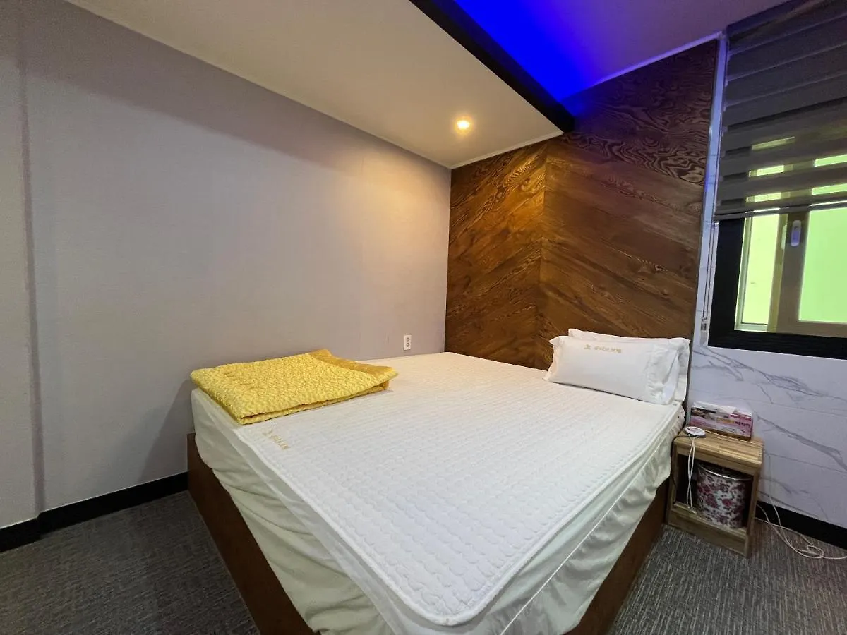 Maldives Hotel & Hostel Busan