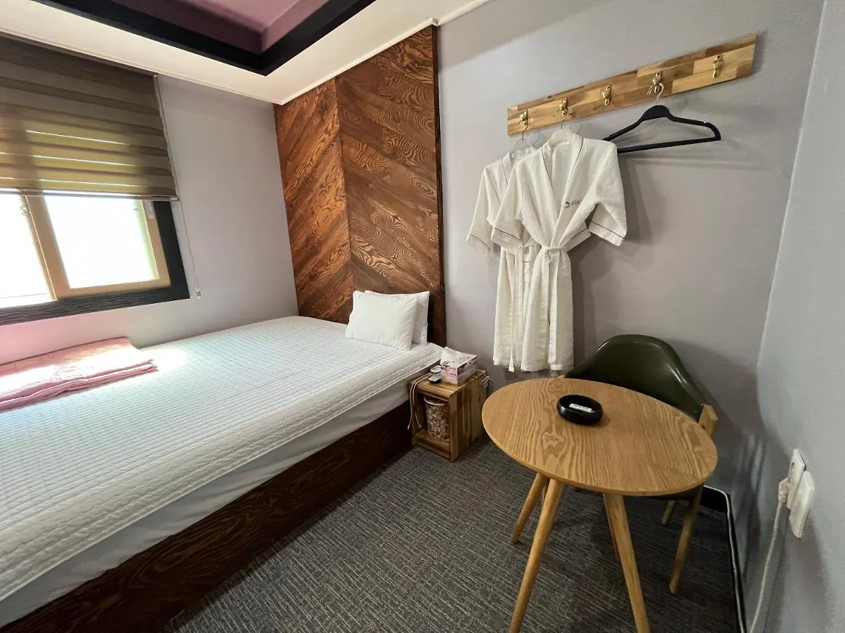 Maldives Hotel & Hostel Busan