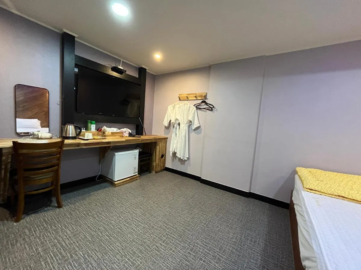 Maldives Hotel & Hostel Busan