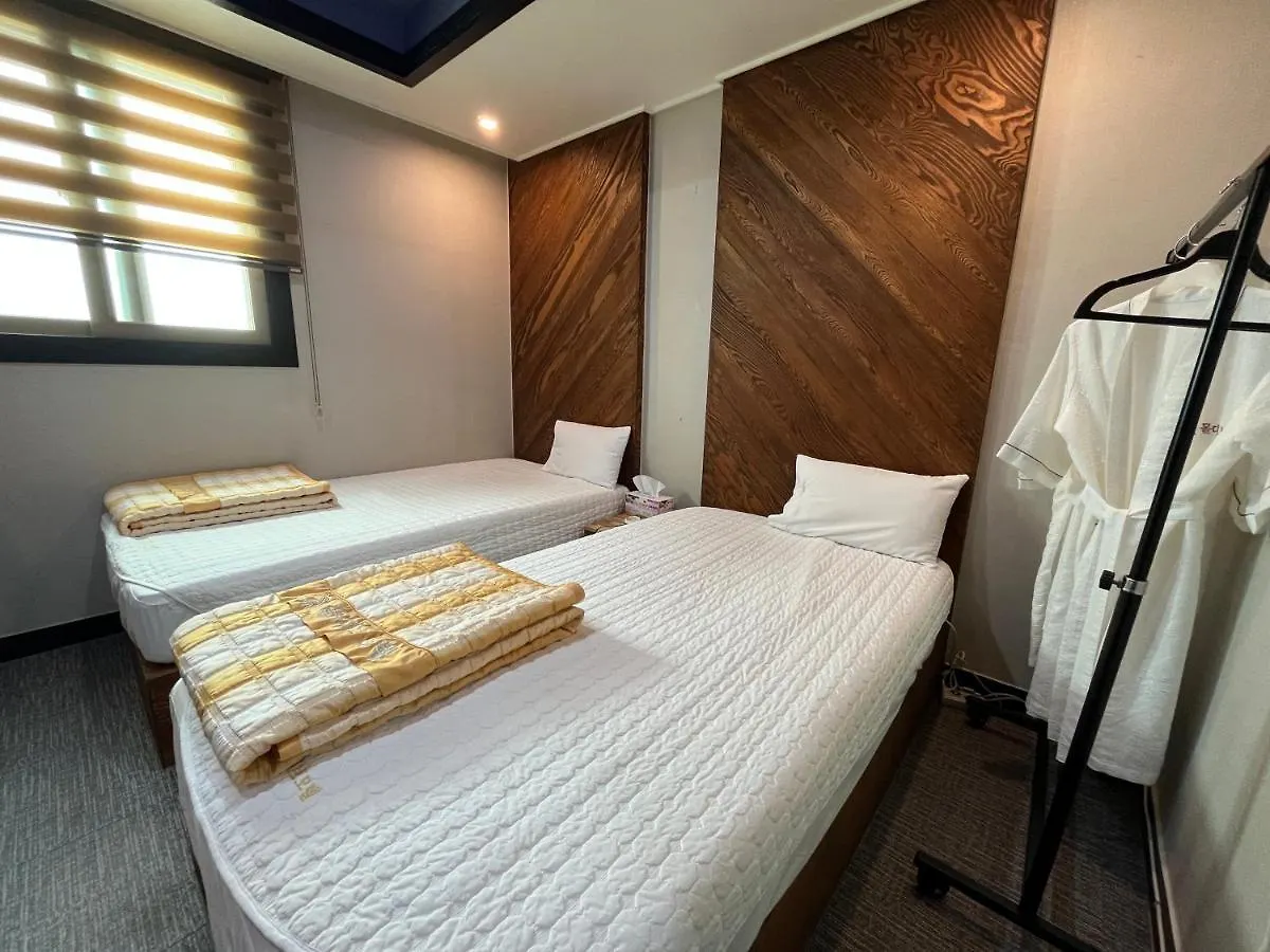 Maldives Hotel & Hostel Busan